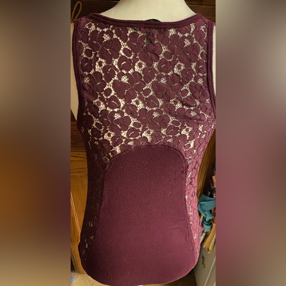 Women’s Victorias Secret Lace Tank - Picture 5 of 5
